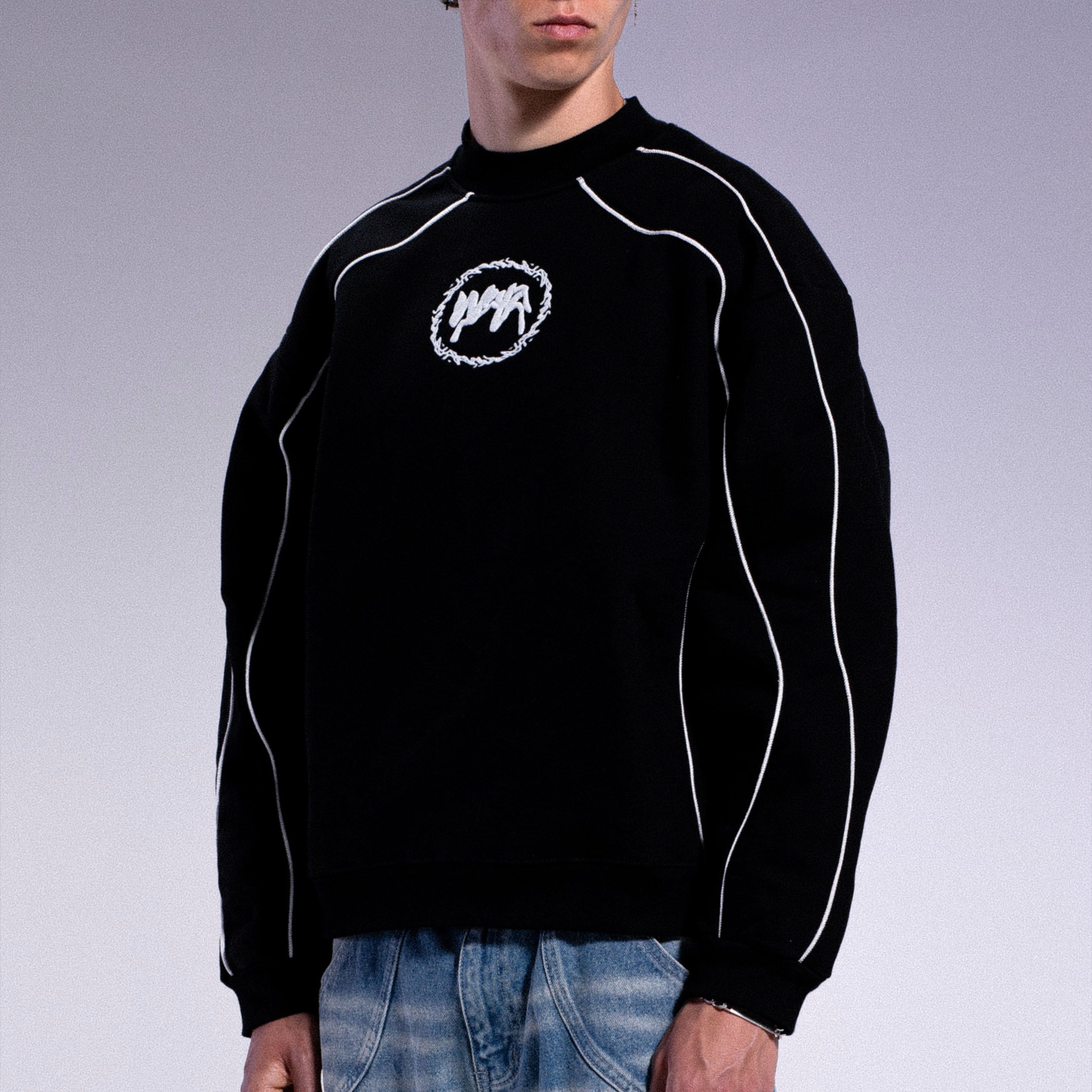 SCHWARZES WEICHES RUNDHALSSHIRT